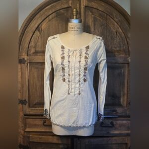 Lucky Brand embroidered top. Bohemian style. Says xl but runs small.